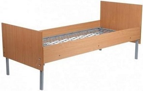 Кровать бытовая с деревянными спинками