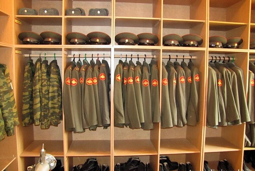 Мы производим мебель в соответствии с действующим приказом МО РФ № 333 , а также по приказу № 120  и в соответствии с актуальными ГОСТами.